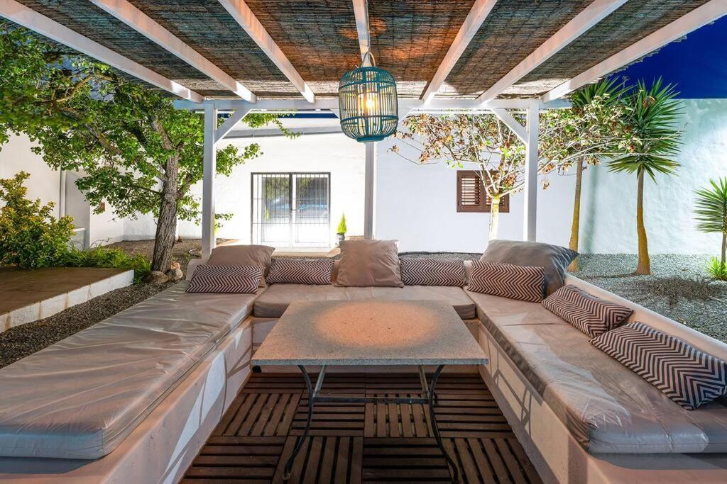 8 Guests Large Villa Near Bossa Beaches & Airport San José 外观 照片